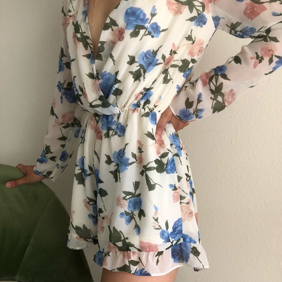 Floral Foreign Exchange Romper size small - Picture 5 of 5